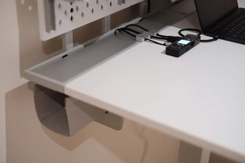 DEZCTOP 電動升降桌整線槽