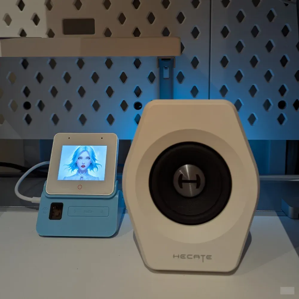 ESP32-S3-BOX-3 桌面搭配